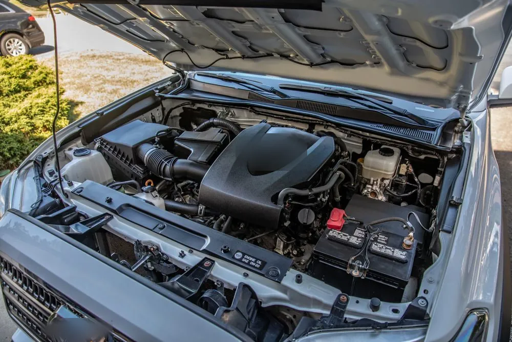 Compartimiento de motor V6 limpio: lavado de motor